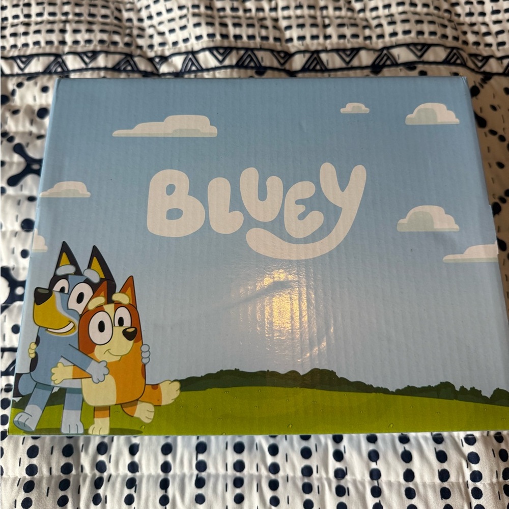 NWT Light Up Bluey Shoes - Picture 4 of 7